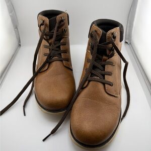 Boys Crown Vintage shoes in great condition